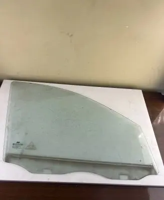 Hyundai Santa Fe Front door window glass four-door 43R000382