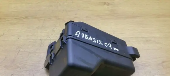 Toyota Avensis T250 Fuse module 9008087030