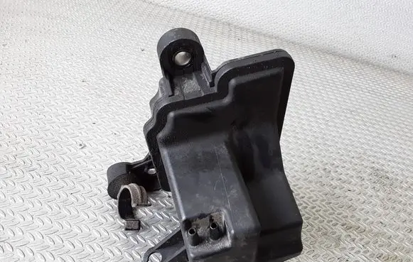 Vacuum air tank