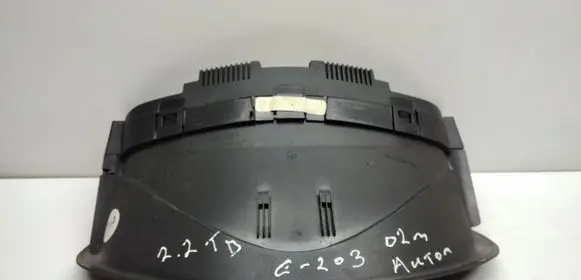 Speedometer (instrument cluster)