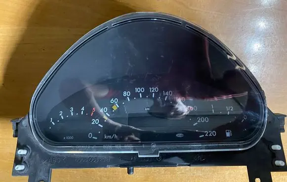 Speedometer (instrument cluster)