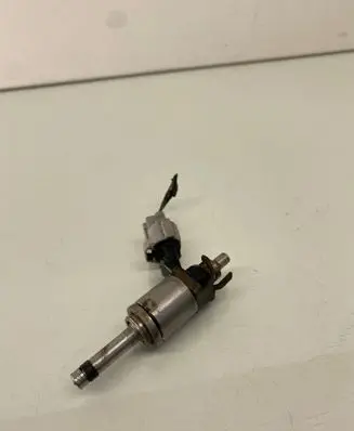 Nissan Pulsar Fuel injector H8201141604