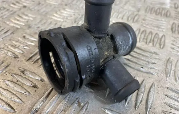 Audi A4 S4 B8 8K Engine coolant pipe/hose 8K0122293B