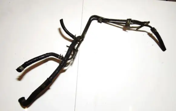 Toyota Avensis T220 Fuel line pipe