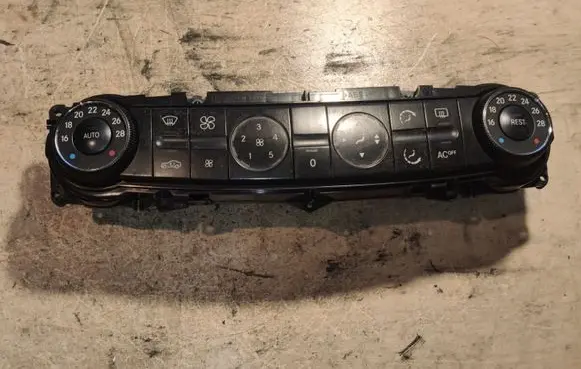 Mercedes-Benz E W211 Climate control unit 2118300385