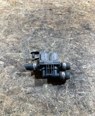 BMW 7 E65 E66 Coolant heater control valve 6906652 1147412159