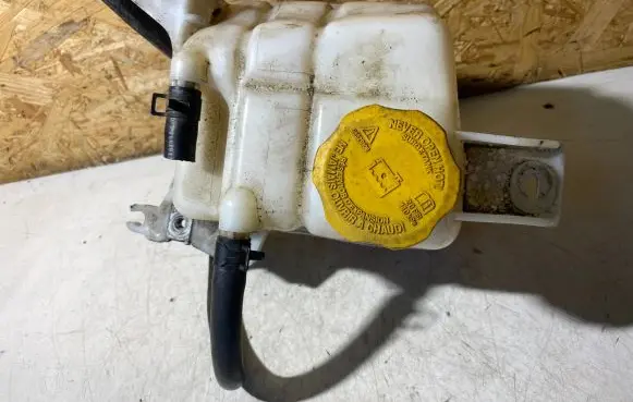 Opel Antara Coolant expansion tank/reservoir 96837836
