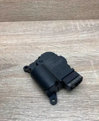 Volkswagen PASSAT B7 Air flap motor/actuator 5Q0907511L
