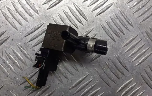 Skoda Octavia Mk1 (1U) Turbo solenoid valve 058906283F