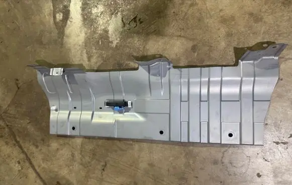 Nissan Leaf I (ZE0) Battery tray heat shield 