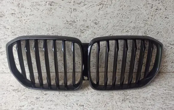 BMW X5 G05 Front bumper upper radiator grill