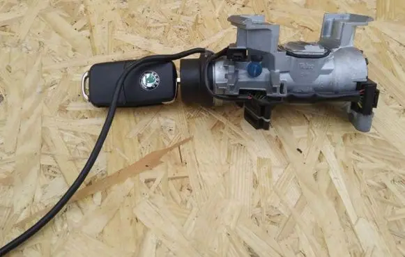 Skoda Octavia Mk2 (1Z) Ignition lock 1K0905851B