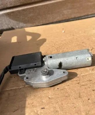 Mercedes-Benz CLK A208 C208 Front door window regulator motor 83109291 F289