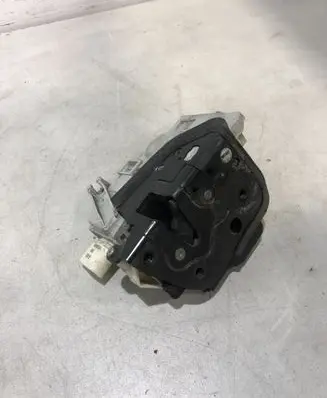 Audi A4 S4 B7 8E 8H Front door lock 8E1837016AA