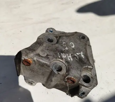 Peugeot 607 Engine mounting bracket 9628311880