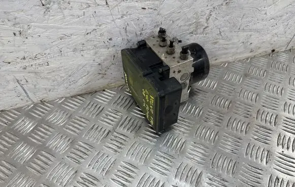 Volvo V70 ABS Pump 30681619 P30681619 8G9N2c405AC