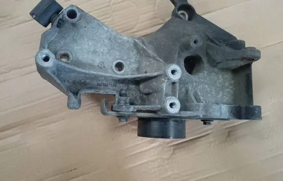 Dacia Sandero Generator/alternator bracket 7700273712