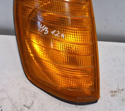 Mercedes-Benz E W124 Front indicator light 42704R6