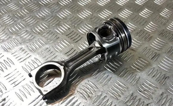 Volvo V50 Piston with connecting rod D4162T