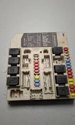 Nissan Note (E11) Fuse module 284B7AX61A R0127