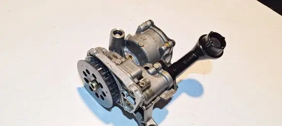 Volkswagen Golf Sportsvan Oil pump 04L145208K