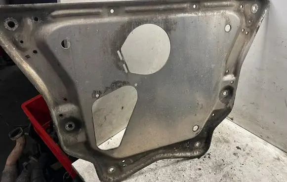 BMW X5 E70 Engine splash shield/under tray 6786568A01