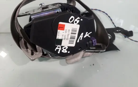 Rear seatbelt