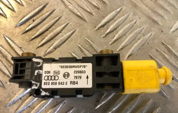 Audi A4 S4 B6 8E 8H Airbag deployment crash/impact sensor 8E0959643E 220803 023200RV0P78
