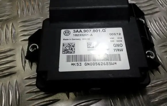 Volkswagen PASSAT B7 Hand brake control module 3AA907801G