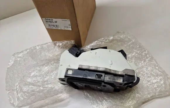 Volkswagen Golf V Front door lock 5K1837016B