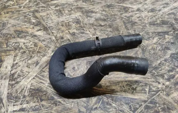 Mercedes-Benz S W220 Engine coolant pipe/hose