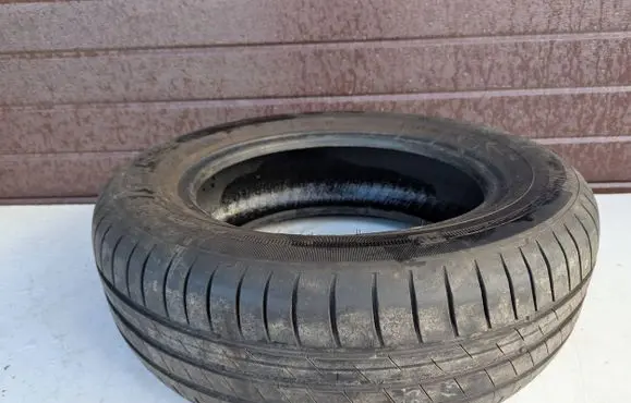 Volkswagen Golf V R15 summer tire 