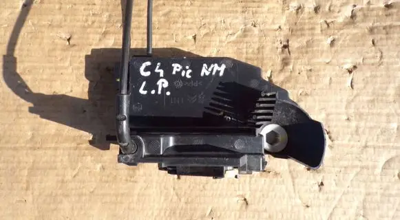 Citroen C4 II Picasso Front door lock 9805635580