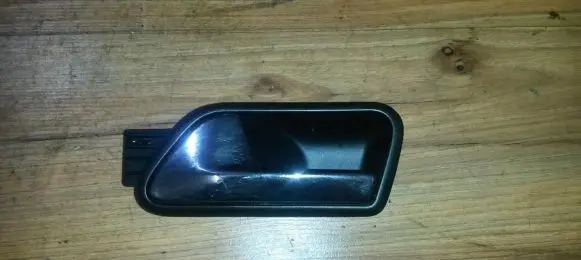 Volkswagen Touran I Rear door interior handle