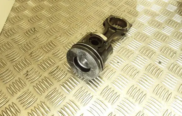 Mazda MPV Piston with connecting rod