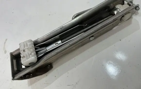Mercedes-Benz C W204 Lift Jack A2125800118 | 888.112.130