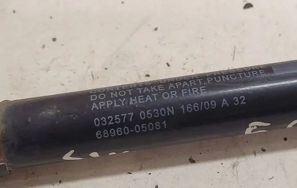Toyota Avensis T270 Tailgate/trunk strut/damper 6896005081