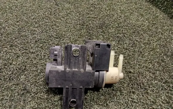 Renault Trafic III (X82) Turbo solenoid valve 8200790180
