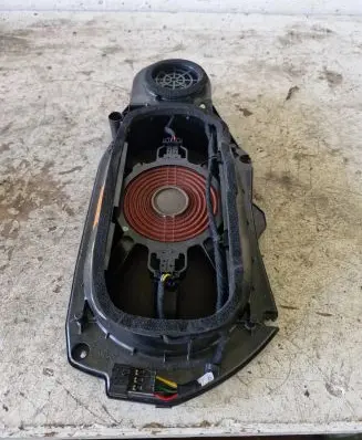 Mercedes-Benz E W212 Parcel shelf speaker A2128202302 59000701 18517128