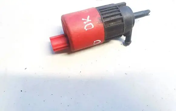 Volvo S40, V40 Windscreen/windshield washer pump