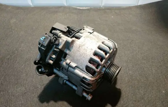 Peugeot 3008 I Generator/alternator 9675753680 2612707B 0381697