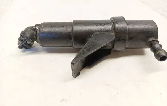 Volkswagen PASSAT B5 Headlight washer spray nozzle 3B0955978