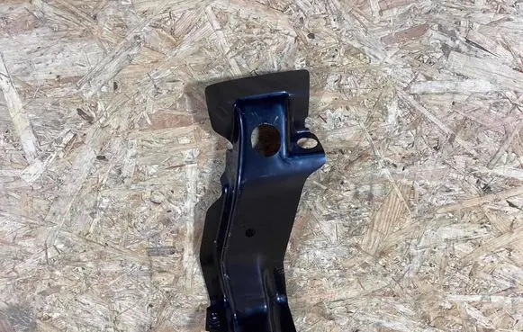 Porsche Macan (95B) Front shock absorber mounting bracket 95B805831AYGRV 95B805831