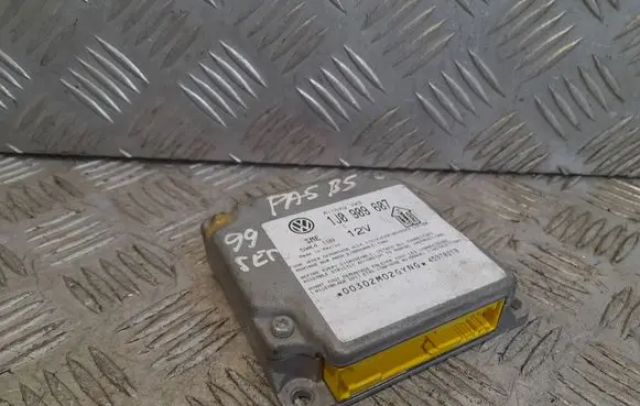 Volkswagen PASSAT B5 Airbag control unit/module 1J0909607 45970210 5WK4199