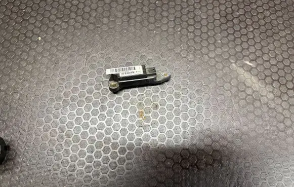 Mercedes-Benz C W203 Airbag deployment crash/impact sensor 0018204426 00003388814068155