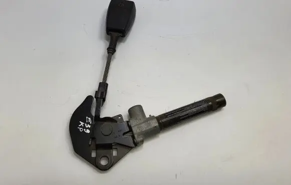 BMW 5 E39 Front seatbelt buckle 72118221009 8150657