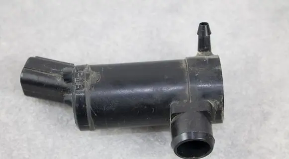 Subaru Legacy Windscreen/windshield washer pump 506294