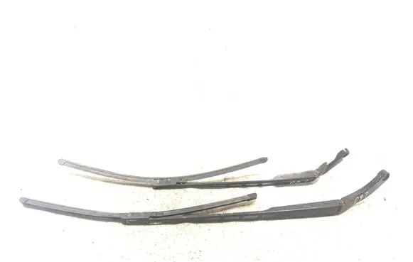 Front wiper blade arm