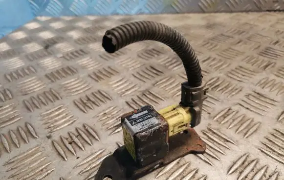 Mitsubishi Pajero Sport I Airbag deployment crash/impact sensor MR522942