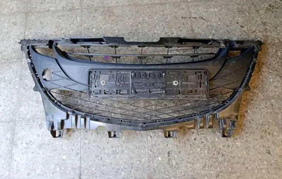 Mazda 5 Front bumper upper radiator grill c513-501t1